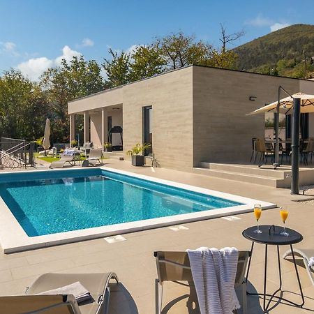 אופטיה Villa Castanea מראה חיצוני תמונה