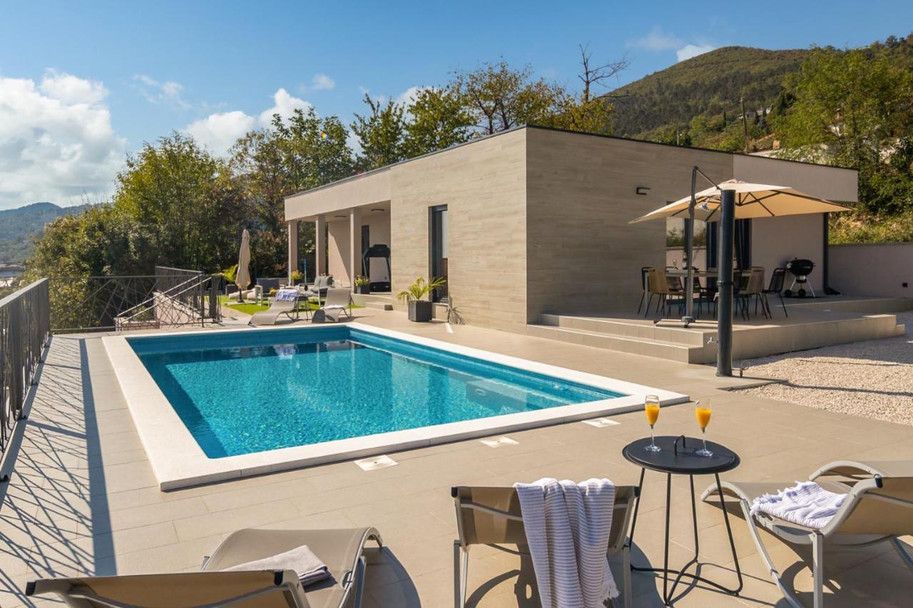 אופטיה Villa Castanea מראה חיצוני תמונה